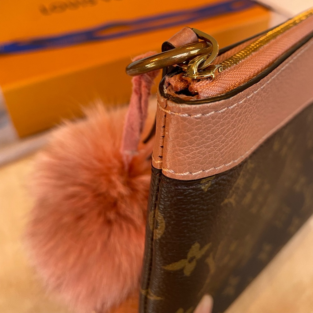 Authentic Louis Vuitton Daily Pouch Peach (rare color) Clutch - Picture 11 of 14